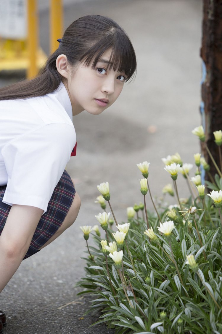 日本学生妹身穿比基尼六六六全棵大胆图片