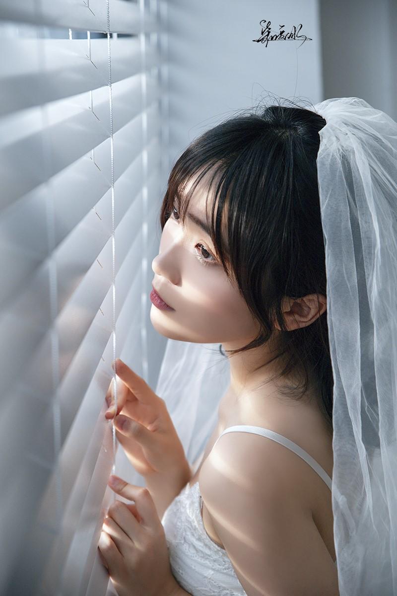 日本女优小尤奈情趣丁嫩模私拍水流不停图片
