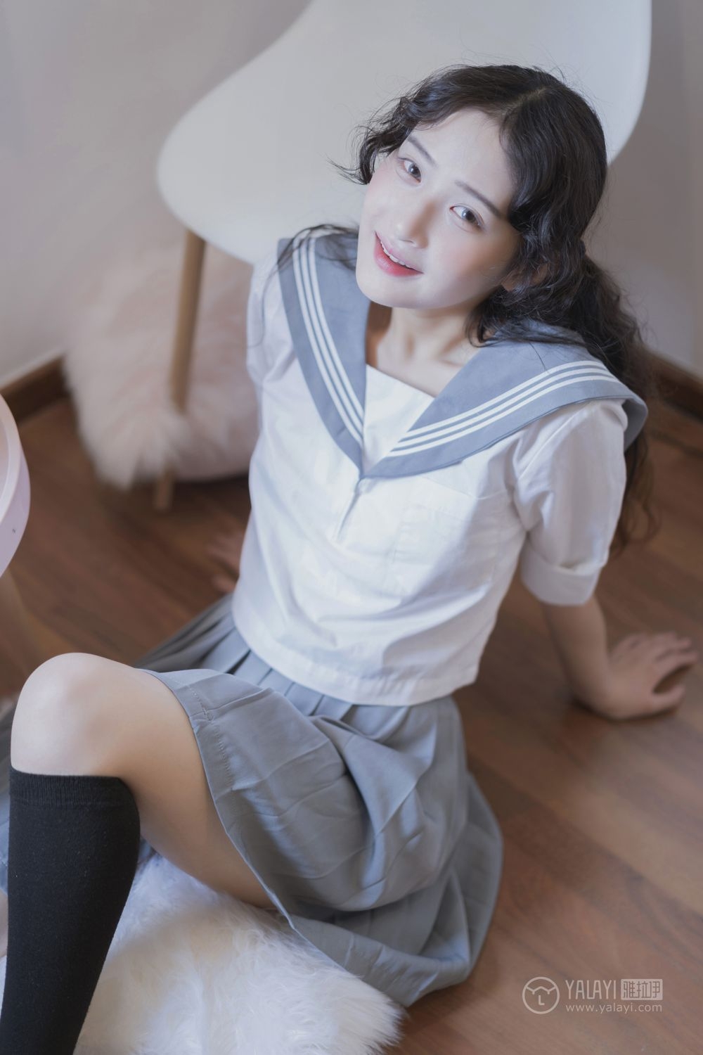 十八岁学生妹jk制服骚女图片