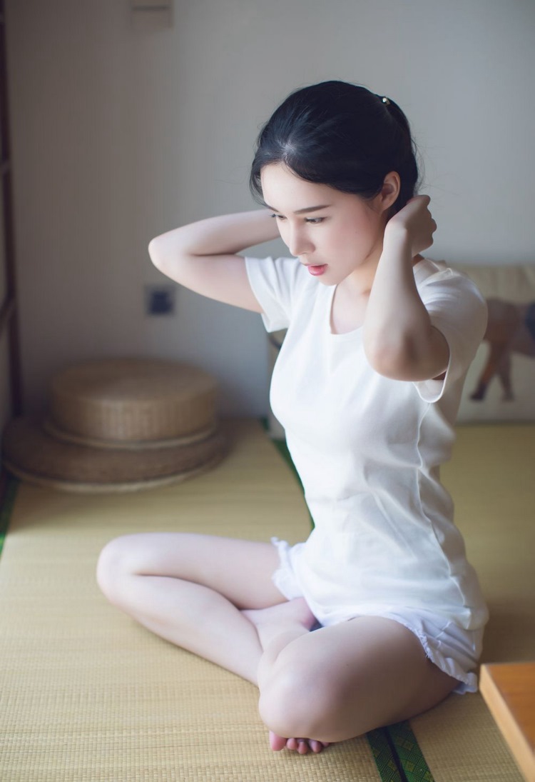 白嫩清纯台湾女神私房大胆祼体验艺术写真