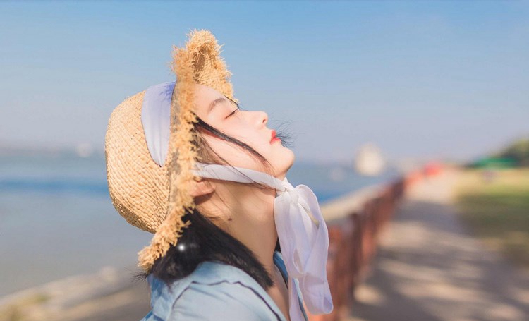 绝世美女尤物户外泳池大胆艺术图片