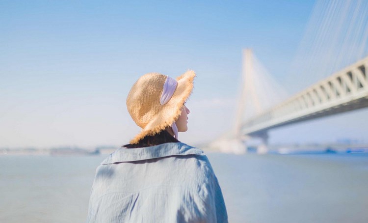 绝世美女尤物户外泳池大胆艺术图片