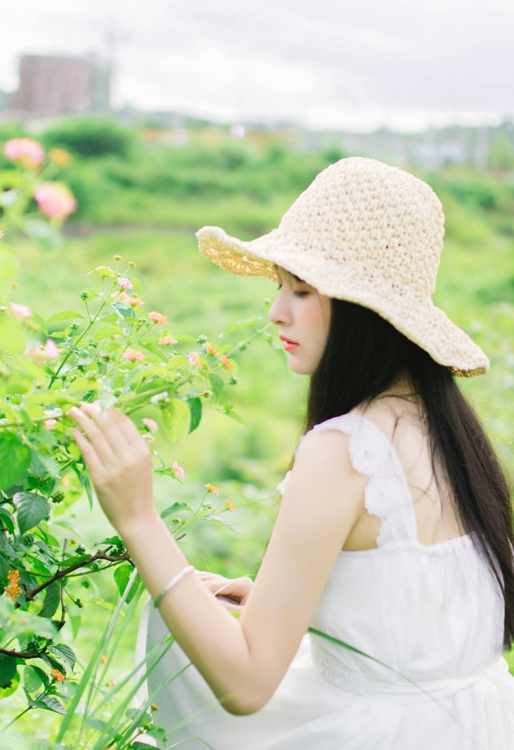 家有爆乳少妇美女人妻紧身牛仔裤美女翘臀图片