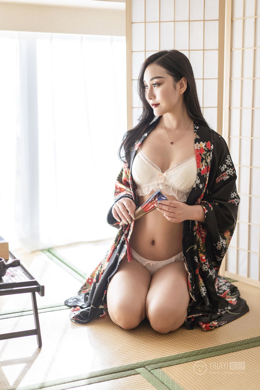 和服美女白色内衣半裸日本肉体XXXX裸体137大胆图片