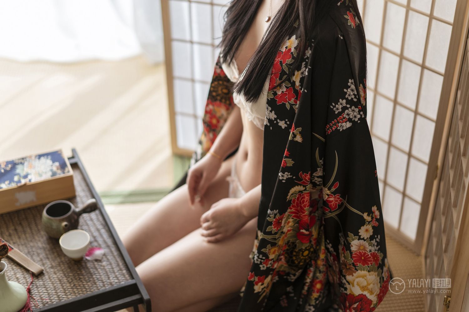 和服美女白色内衣半裸日本肉体XXXX裸体137大胆图片