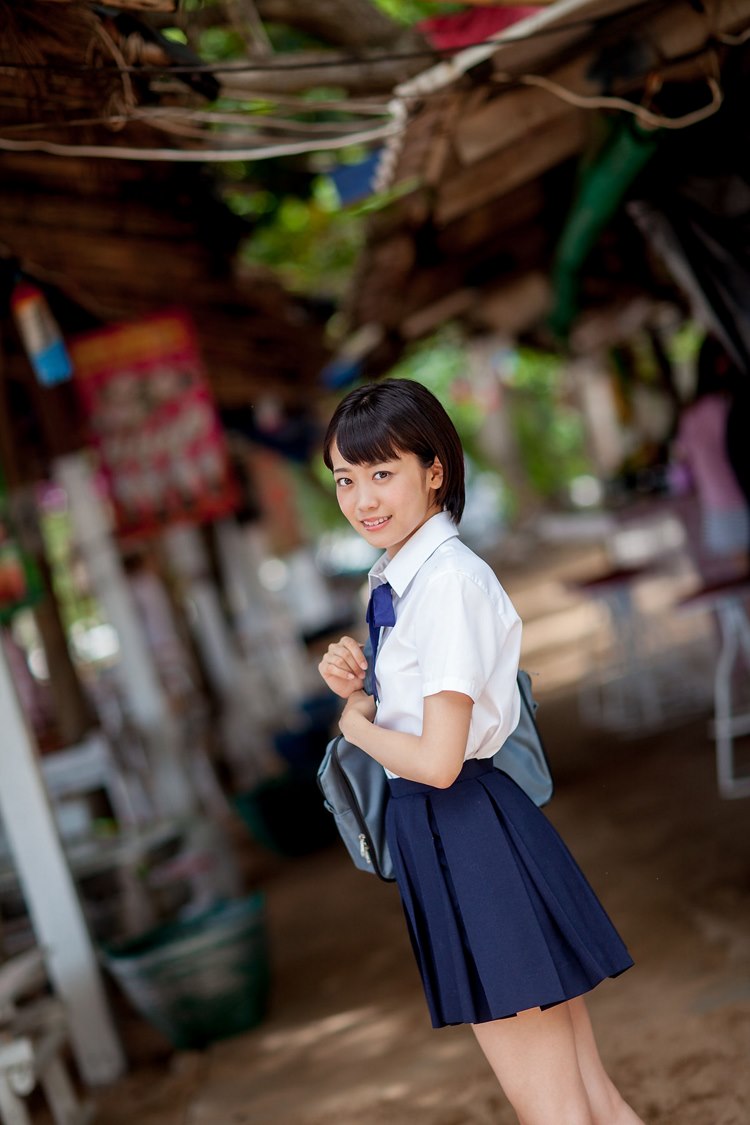 短发日本美女御姐媚眼无圣光美女大胸奶头露出粉嫩