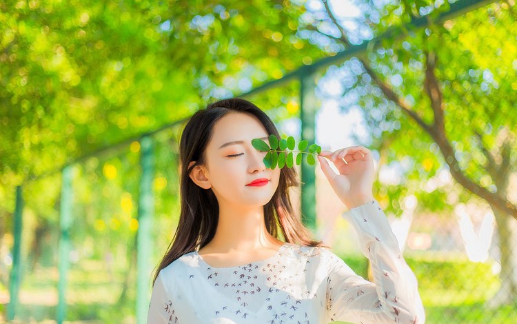 性感美女林佳沫半裸h窝窝美女妺妺艺写真图片