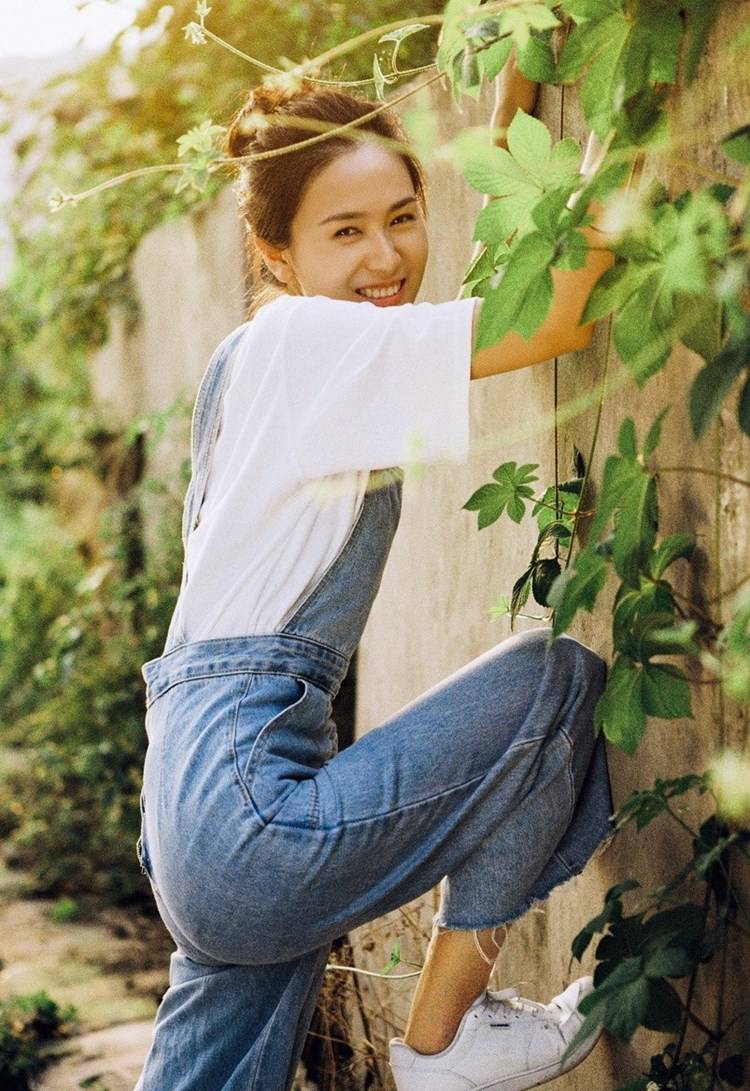 清秀气质美女吊带蕾丝翘屁股极致盛宴写真