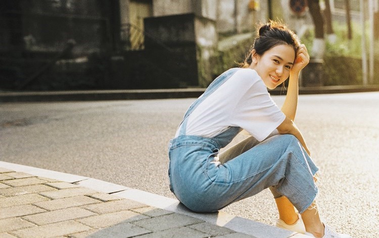 清秀气质美女吊带蕾丝翘屁股极致盛宴写真