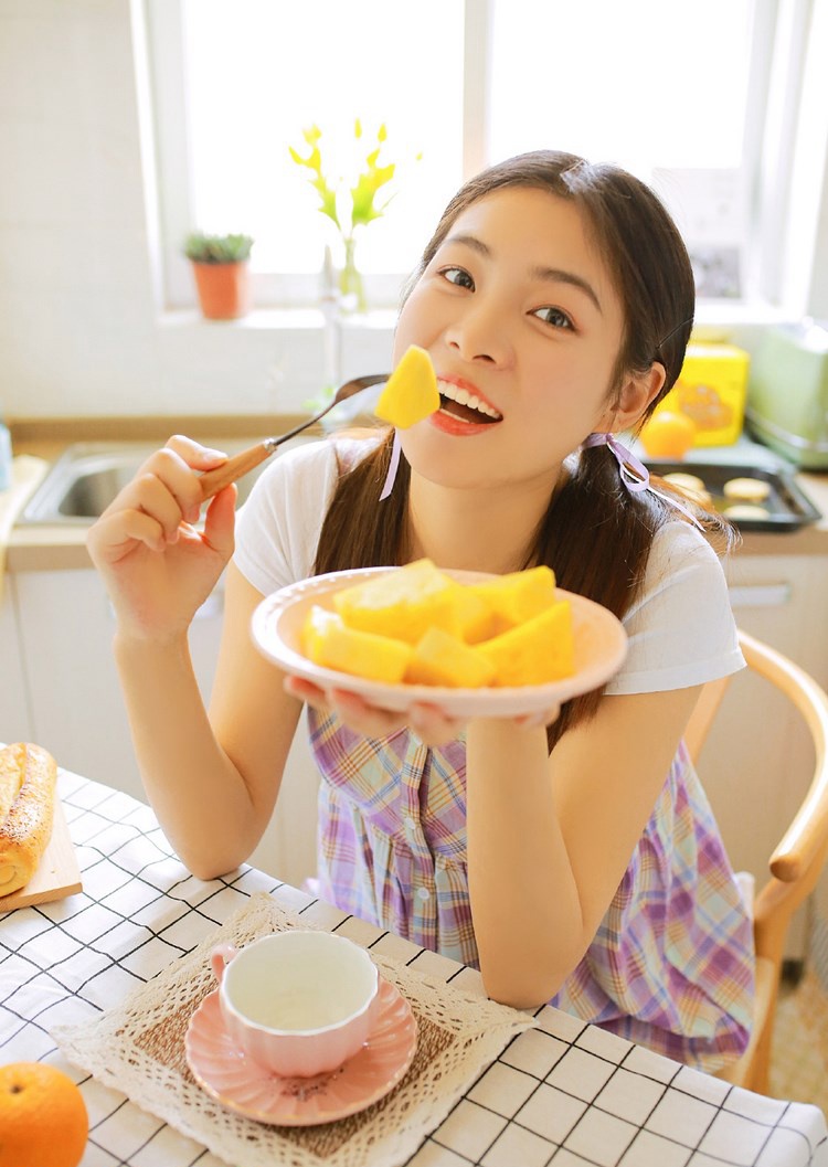 性感紧身内裤美女梦琪丝袜诱人图集