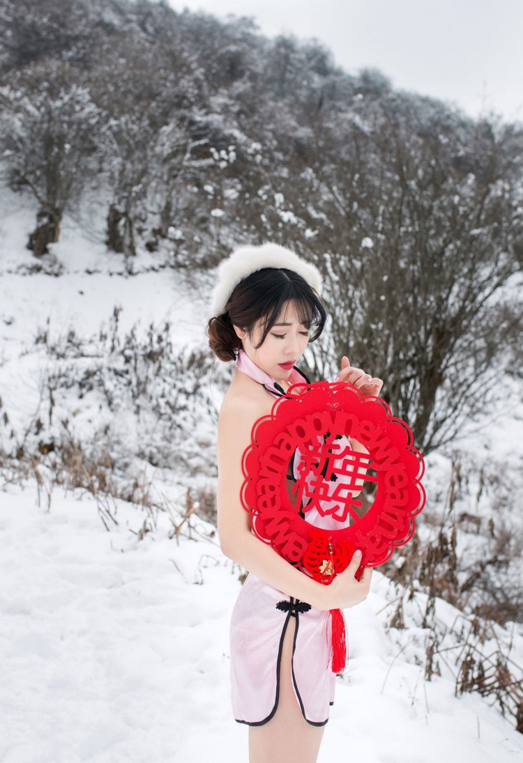 旗袍美女雪中诱惑大胆大胆人gogo露私艺术照