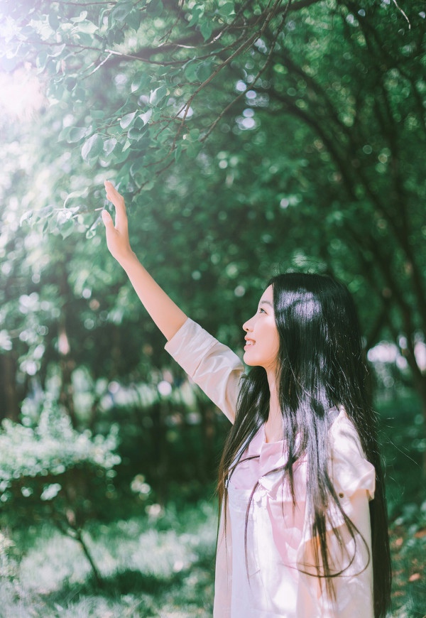 性感爱吃香蕉美女日式裸体露出屁毛无遮挡图片