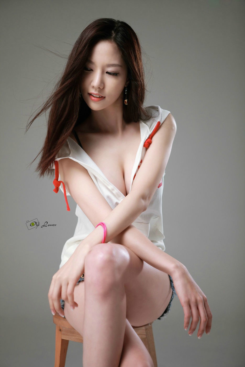韩国风情少妇写真女内裤透明全是毛