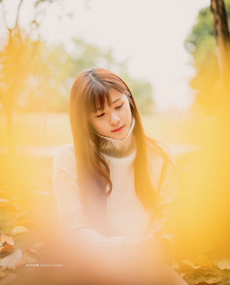 白皙美女少妇开胸装午美女套图