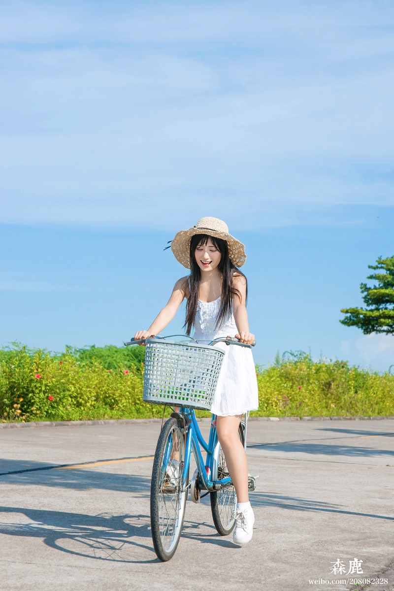 性感妖娆美眉展如蕾丝跪趴撅撅起白白的大光屁股