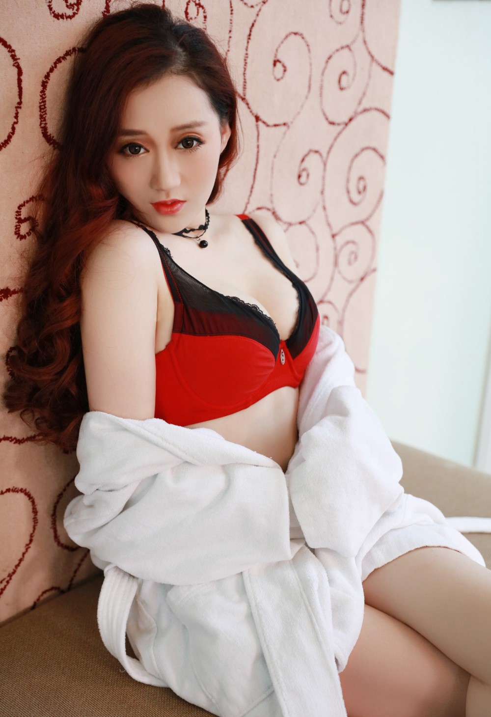 美女人妻含情脉脉翘臀嫩穴美女小穴图片