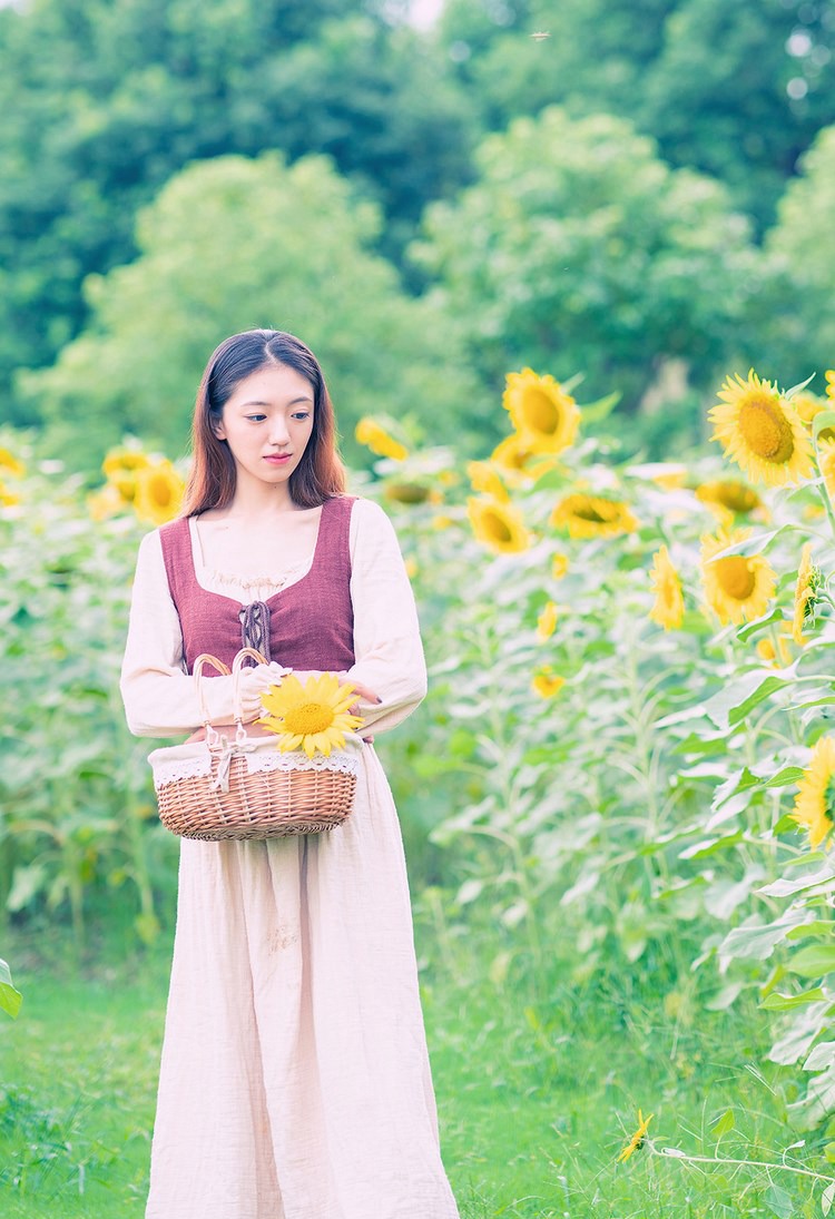 中分直发大胸睡衣美女美女洗澡图片