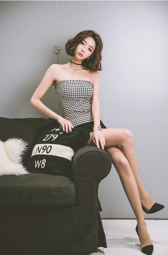 韩国抹胸短发性感锁骨末成年粉嫩的流白浆内裤