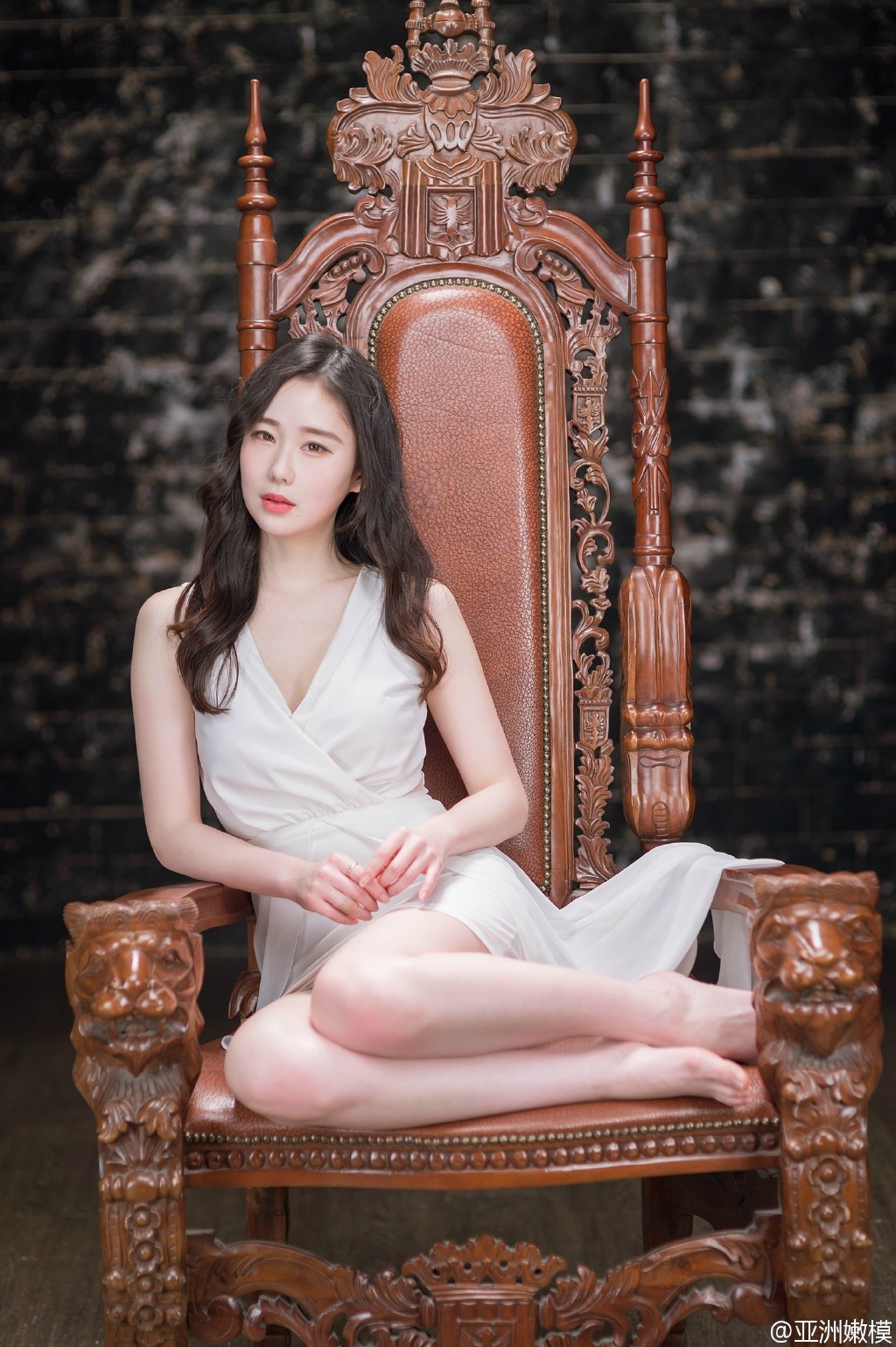 韩国白皙少妇白裙写真亚洲成熟性图片高清