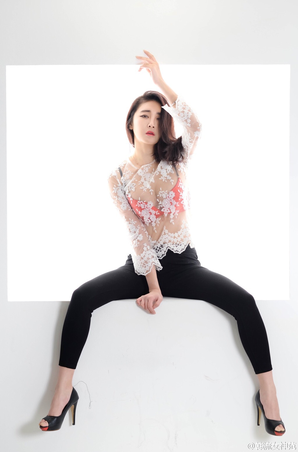 韩国寸裤美女透明上衣西西生殖艺术照图片