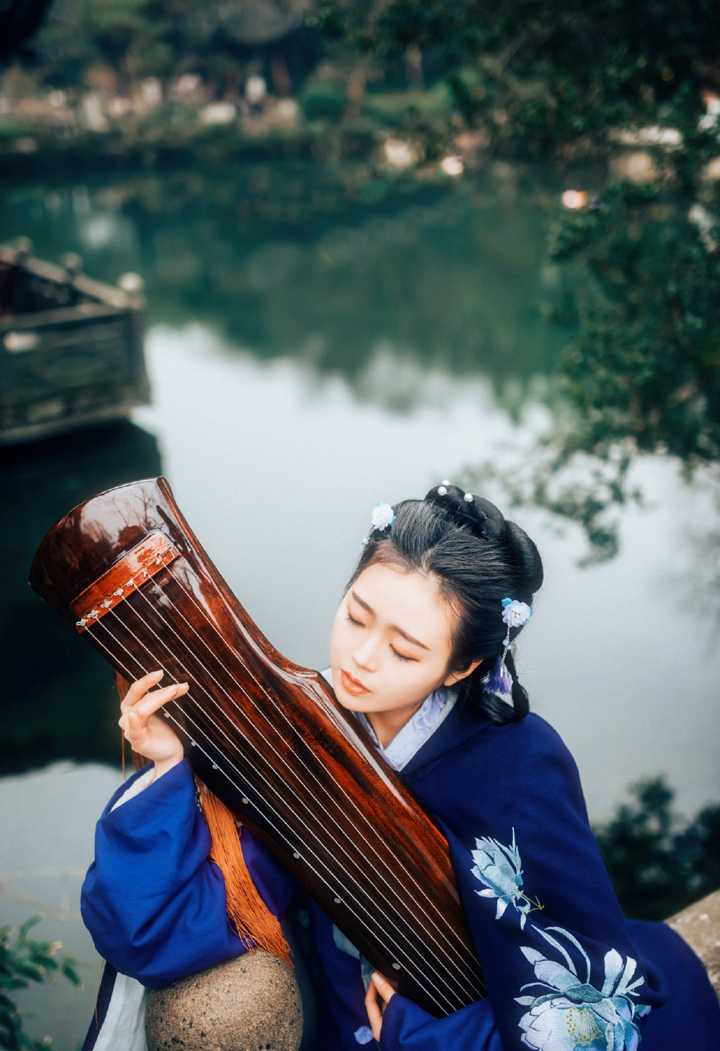 大胸皮裤性感美女内衣性感美女图