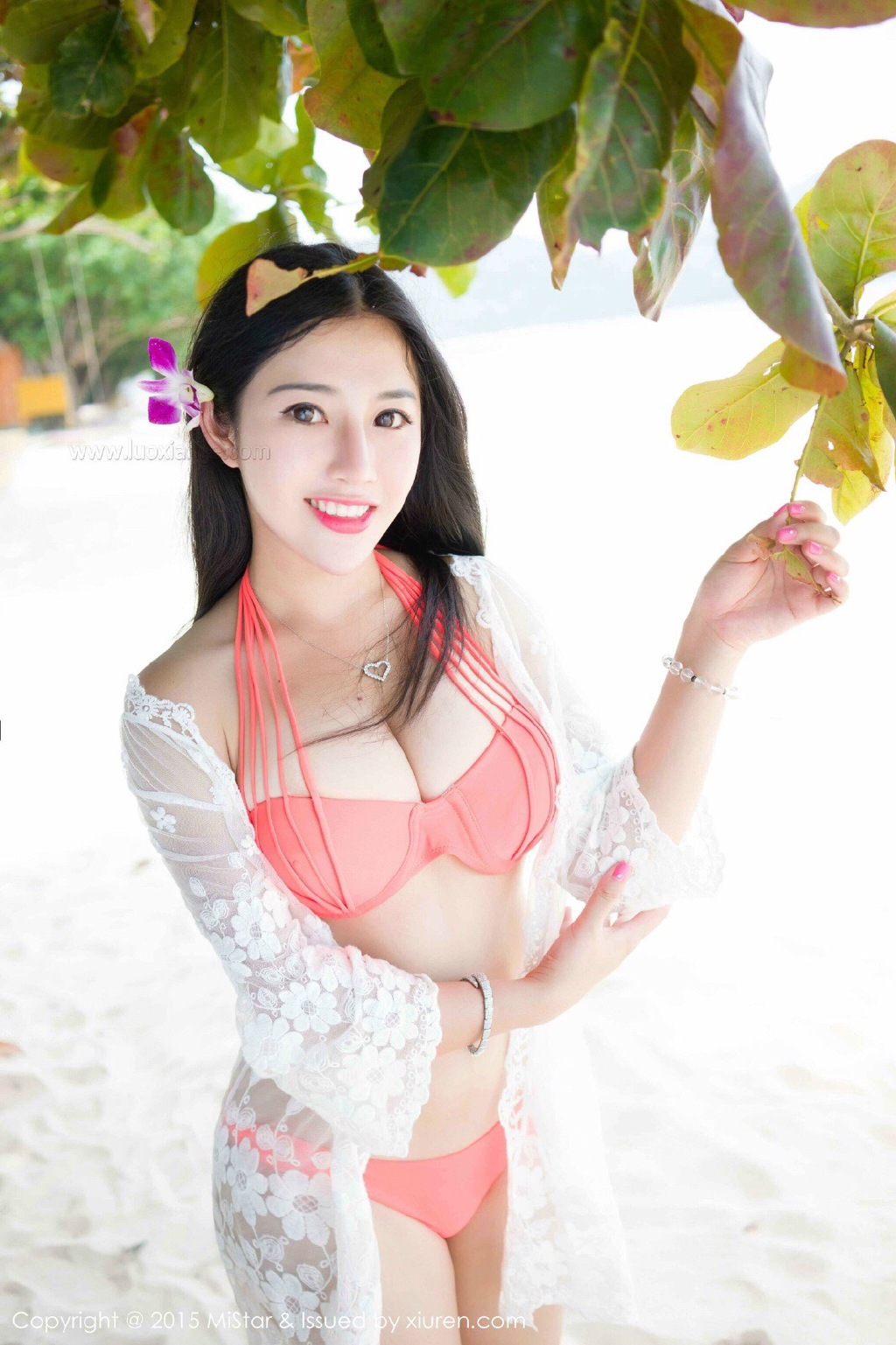 火辣身材完美大白胸脯卡卡kaka12345美女图片