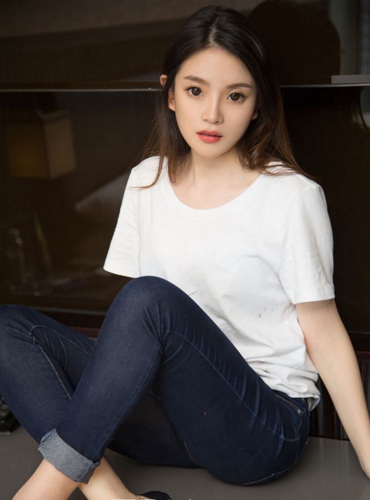 好身材90后美女浴室美女图片写真