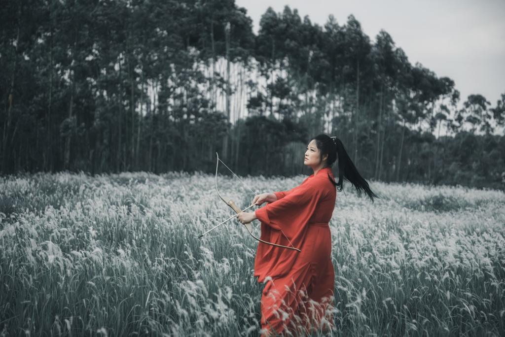 性感娇羞美女夏日写真把衣服脱到底全身图片