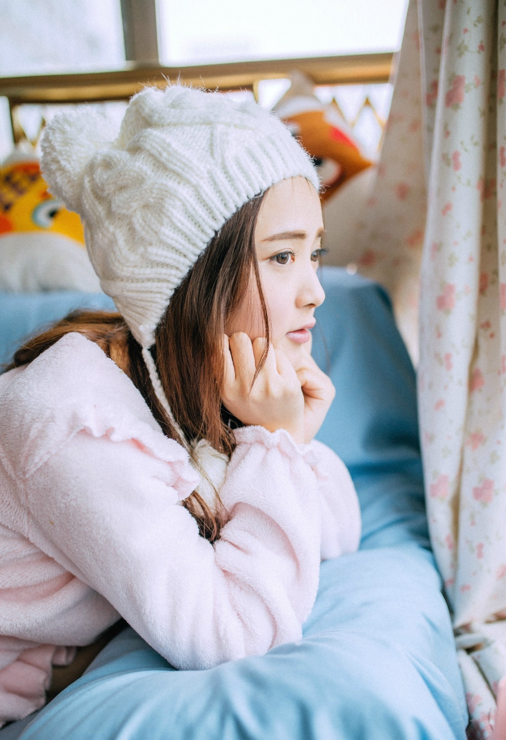 午后性感少女屋中写真大胆西西裸体美女照图片