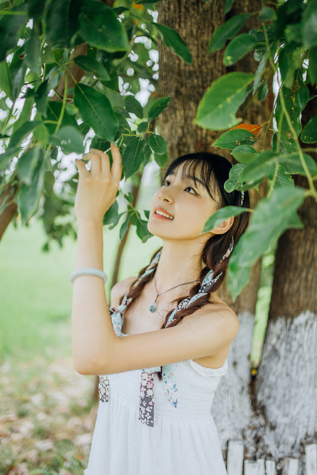 火辣MM黑色长裙 性西西女性生殖写真图片