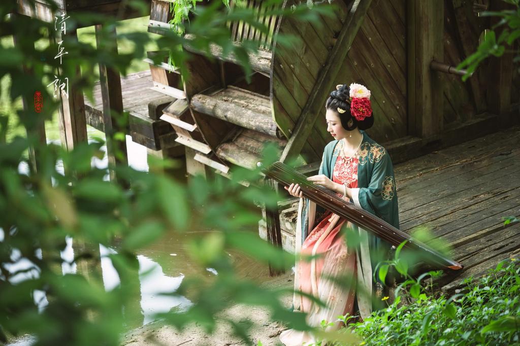 古代美女面若桃花肤若丝袜美女色诱图片