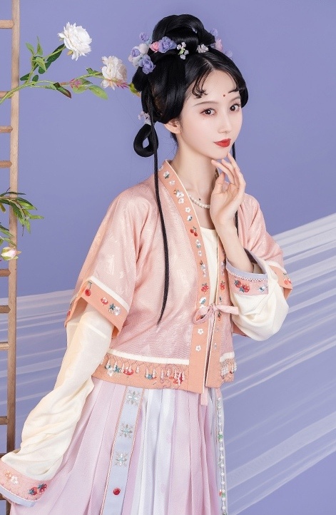 俏皮可爱汉服美女唯美GOGO全球高清大尺度摄影图片