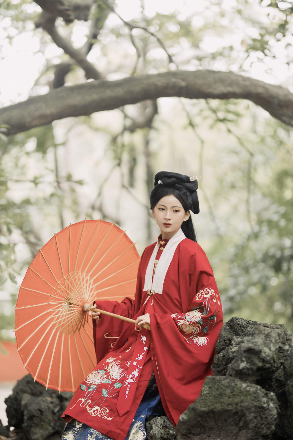 汉服美女红妆素裹婀娜性感制服诱惑图片