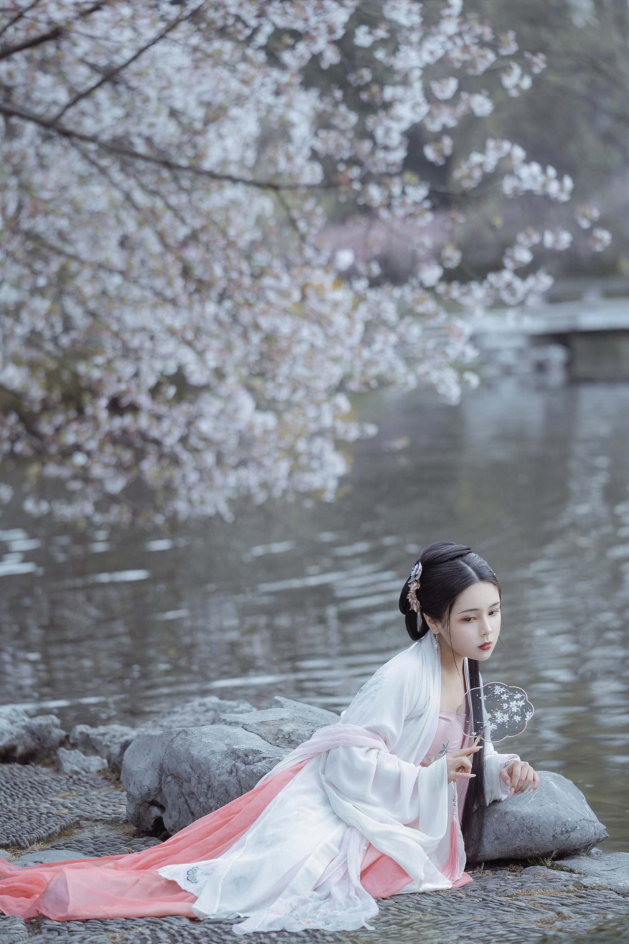 气质飘飘的古装美人风大胆人gogo体艺术日本图片