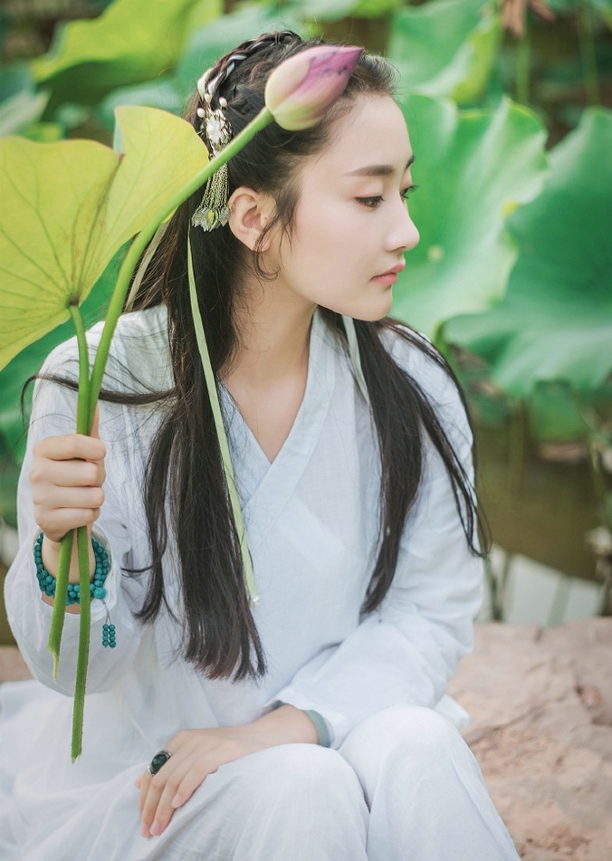 古装美女一袭白衣精致大胆人艺天天图片