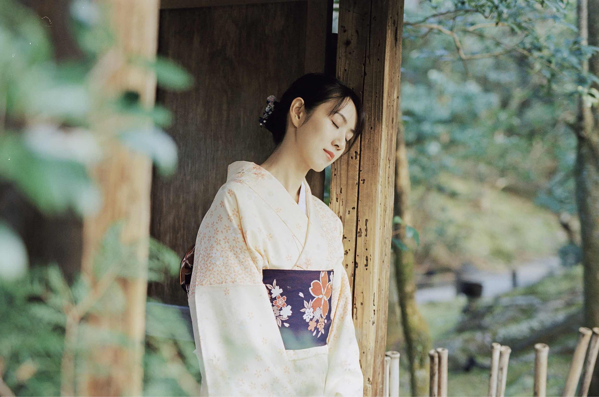日本良家妇女和服写真极品粉嫩小仙女自慰流白浆