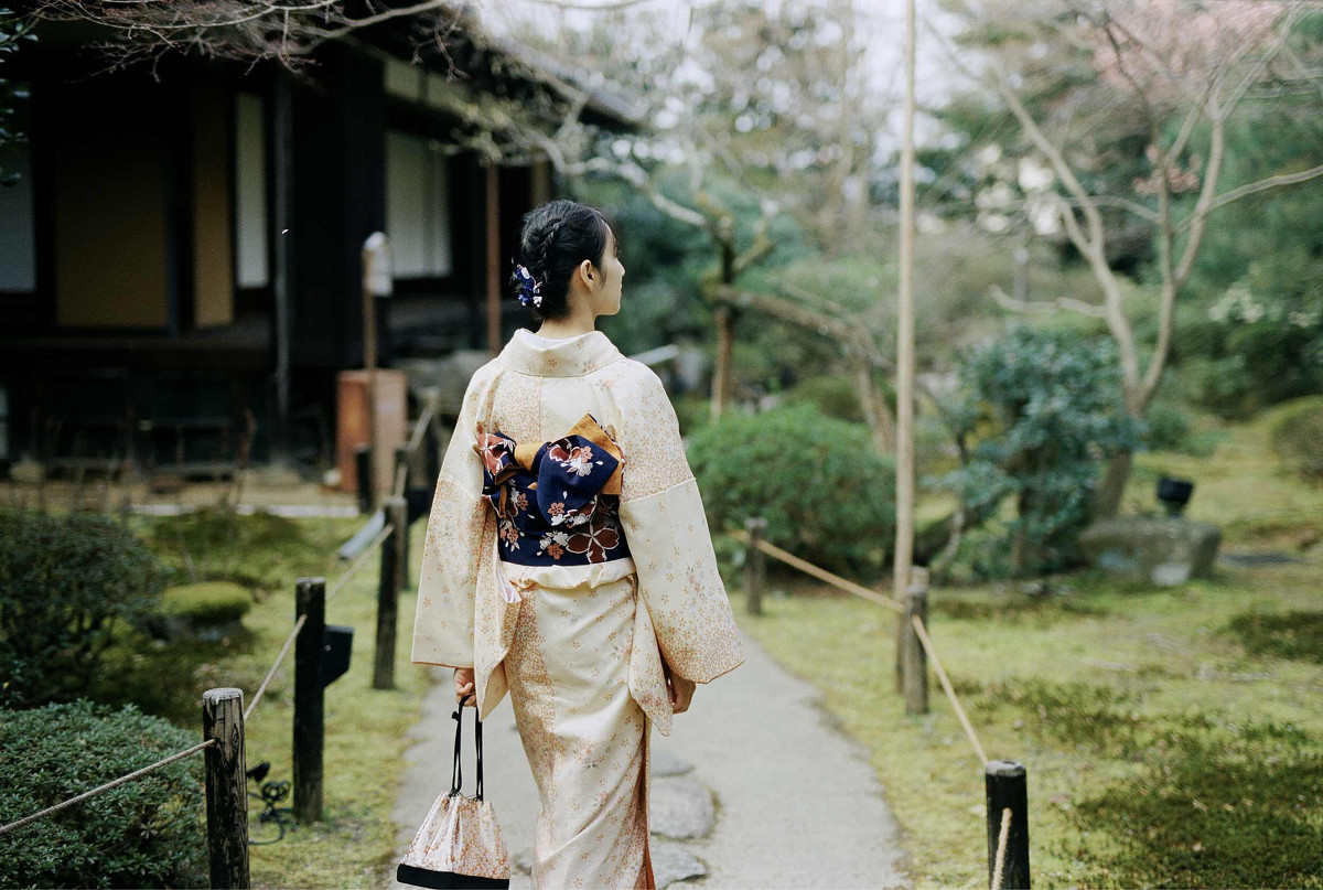 日本良家妇女和服写真极品粉嫩小仙女自慰流白浆