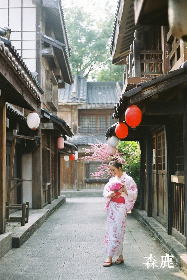 酷似翁虹的日本和服美亚站橹图片