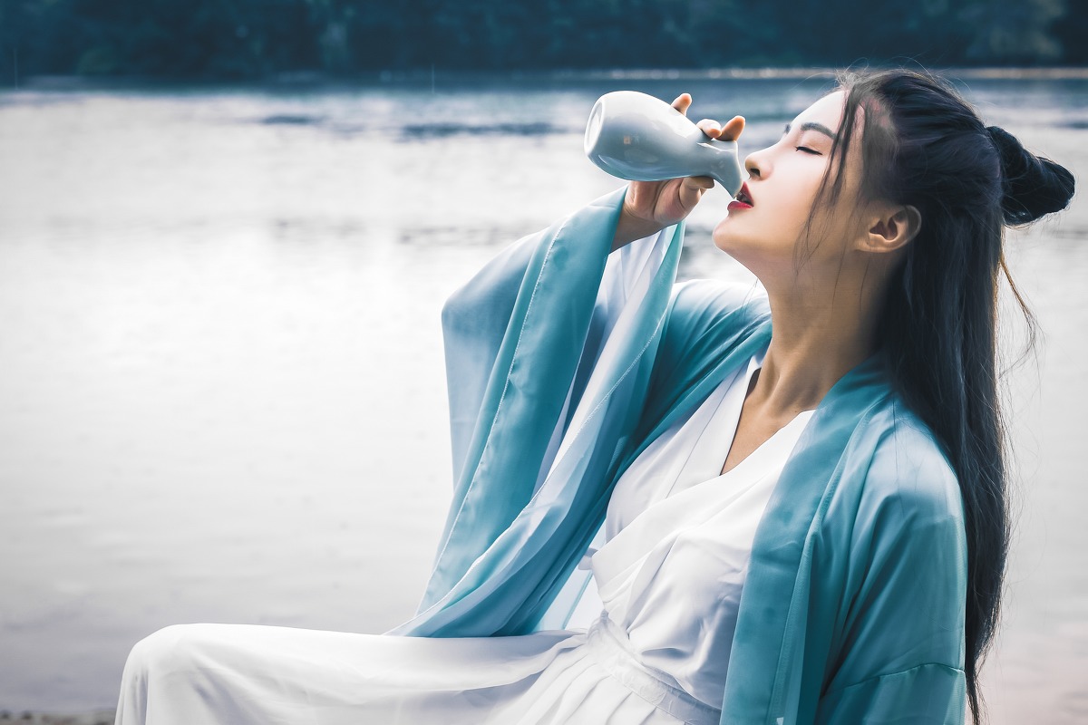 竹林里的古装女侠美女扒开校花的粉嫩的小泬图片