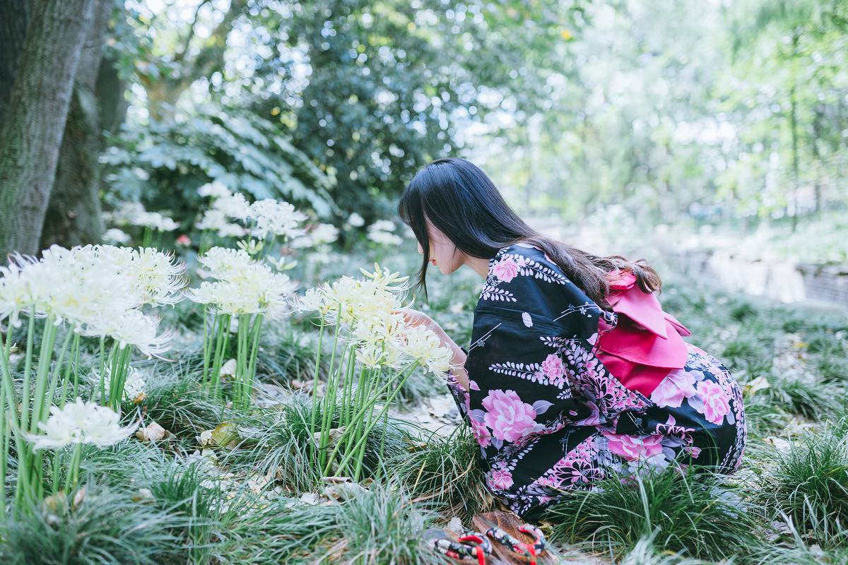 白皙和服美女花丛中写美女图片爽死你