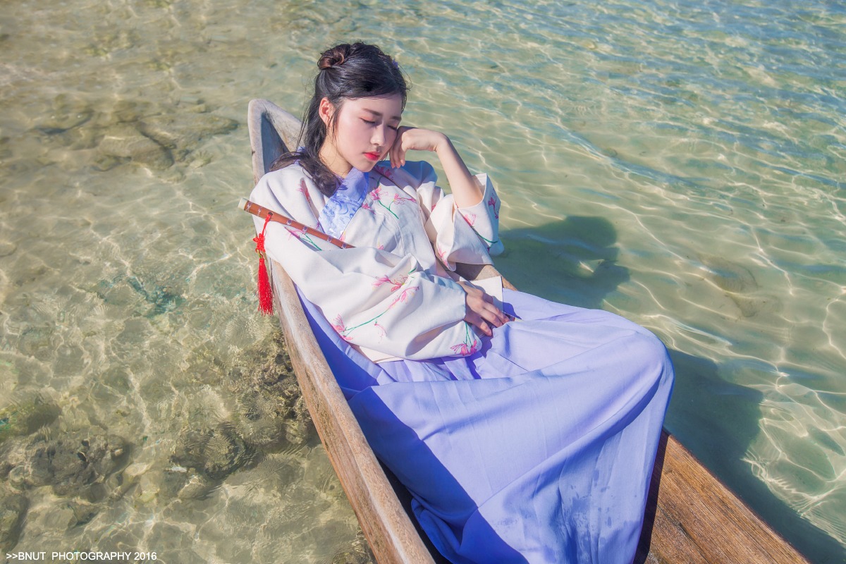 画面超美的海边古装裙福利姬全图套免费网站