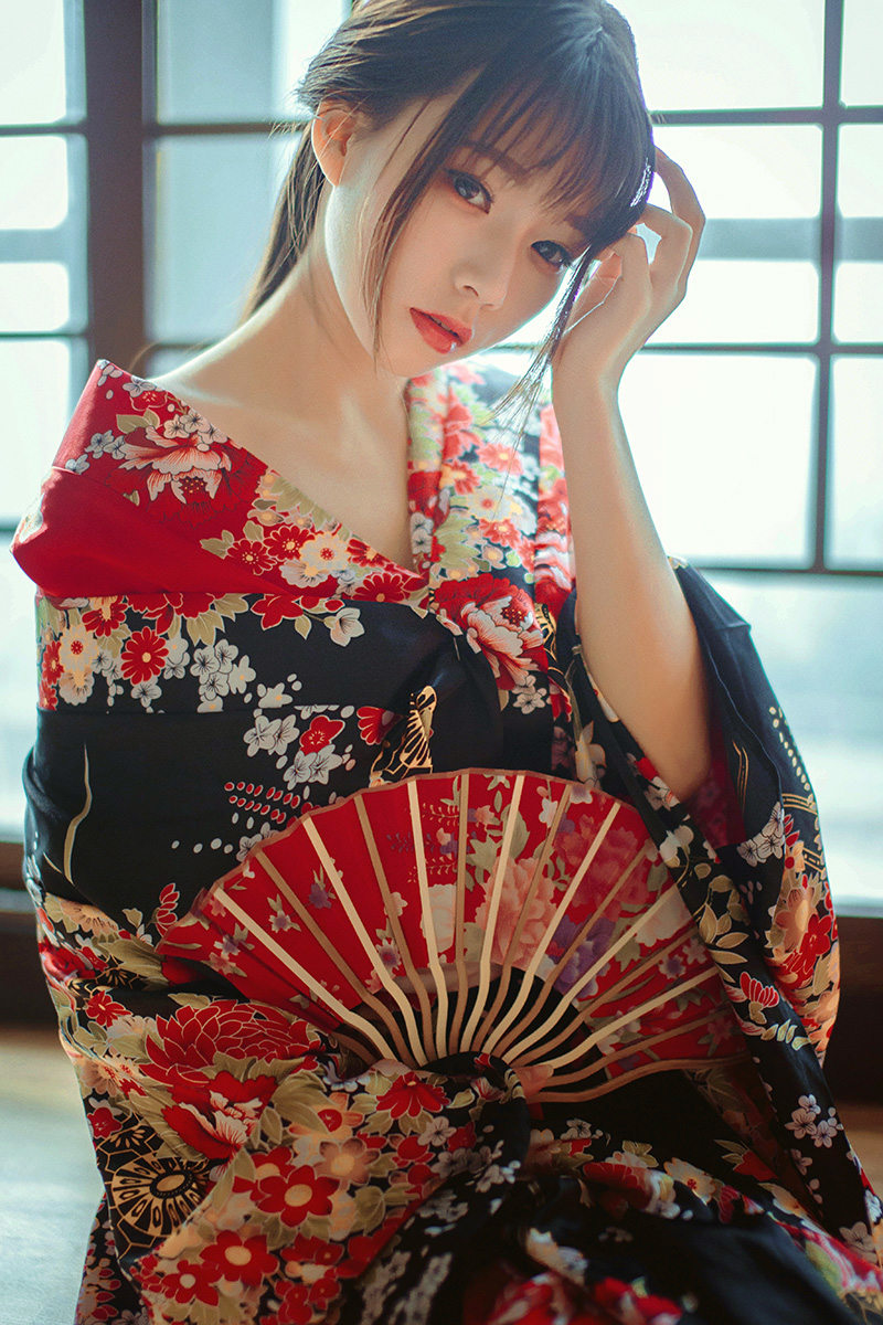 日本和服妖艳红唇美女漏下毛无遮挡免费照片图片