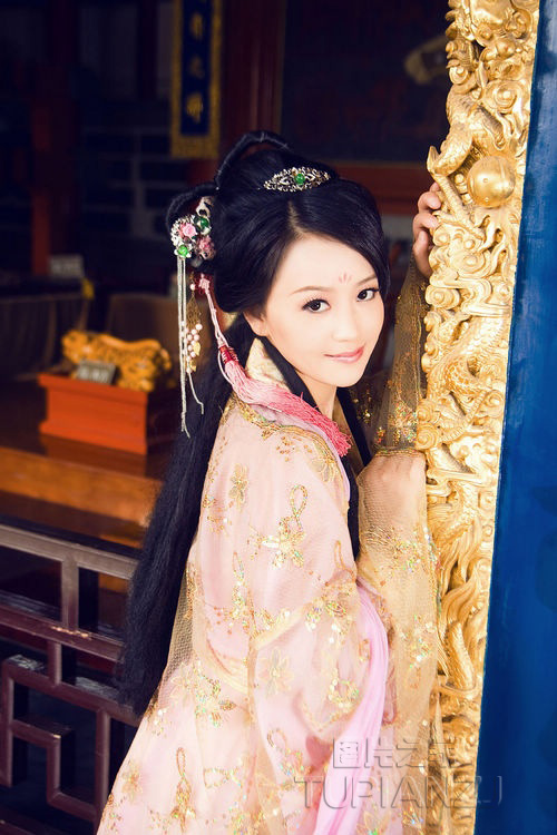 甜美迷人公主 展高贵大胆人gogo体艺术日本图片