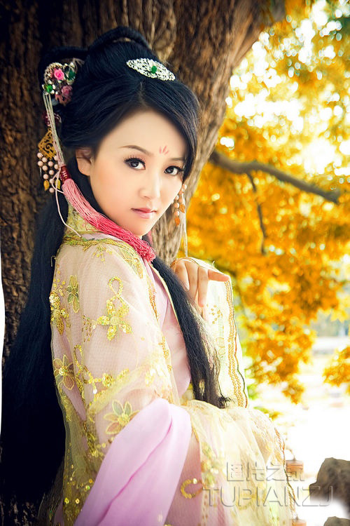 甜美迷人公主 展高贵大胆人gogo体艺术日本图片