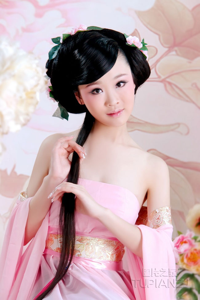 粉色古装汉服美女图 56大胆中国图片