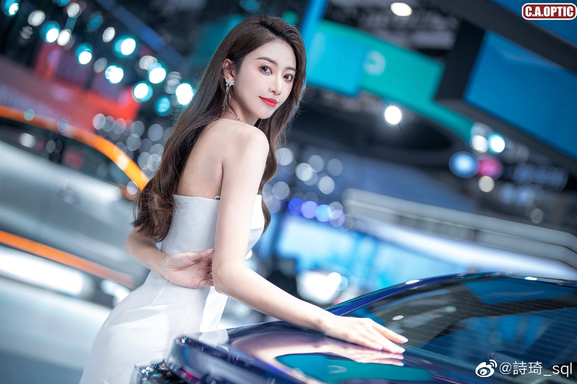 美女车模肤白貌美个高美女裸体高潮喷白乳图片