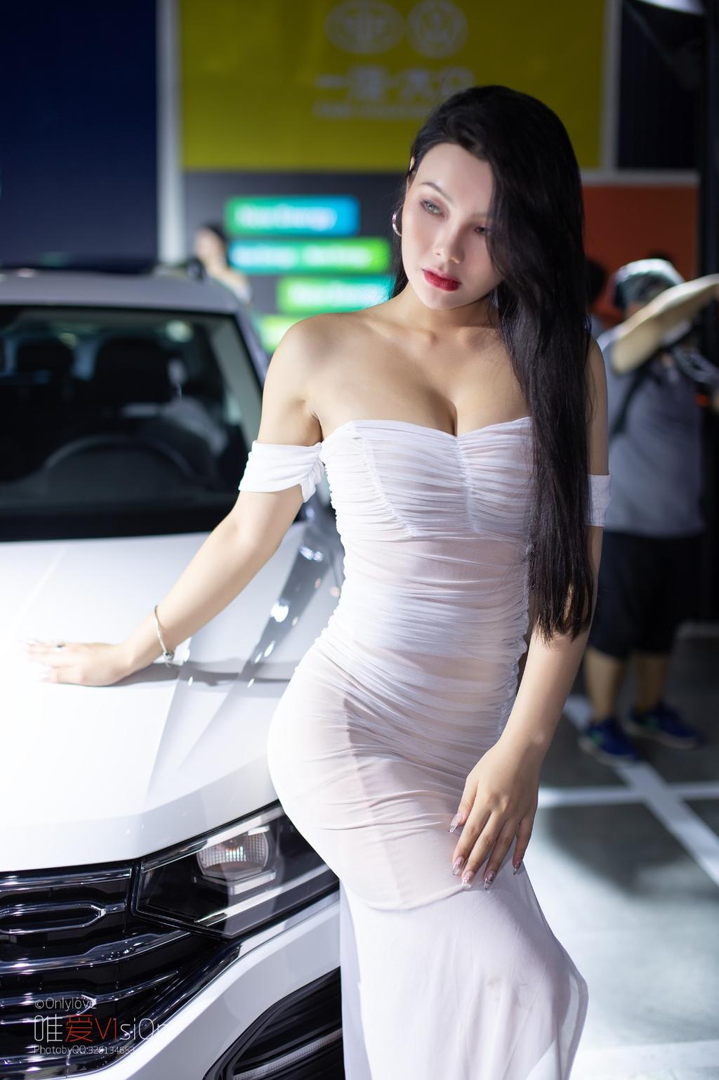 高跟美腿美女车模前凸666顶级亚洲大胆裸体艺术