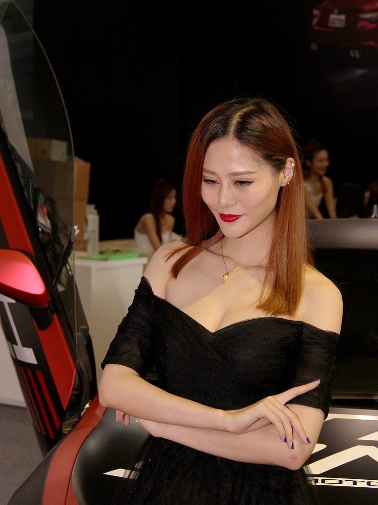 气质车模露肩长裙香艳韩国西西大胆裸体艺术照图片