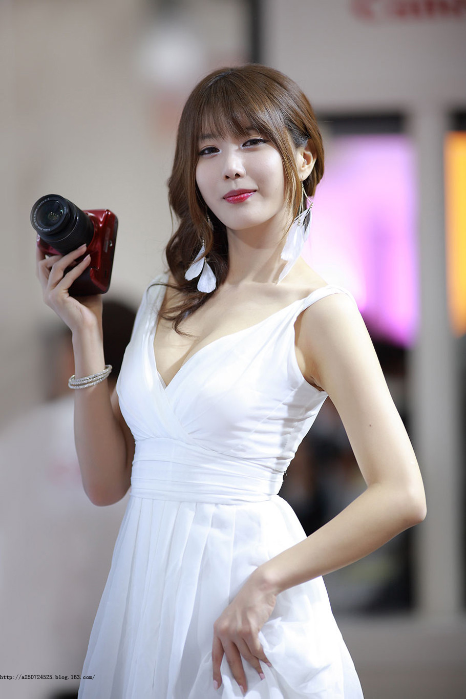 韩国美女车模一袭白裙美女下部私密的图片无遮挡