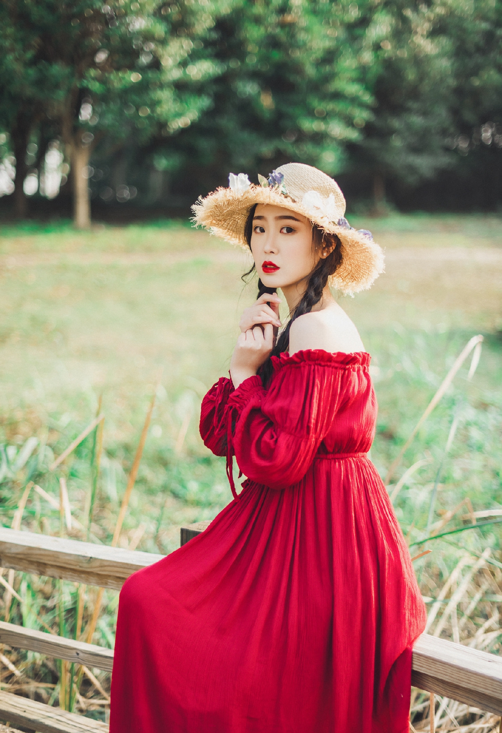 连体内衣美女酒店写真女人奶大美女图片